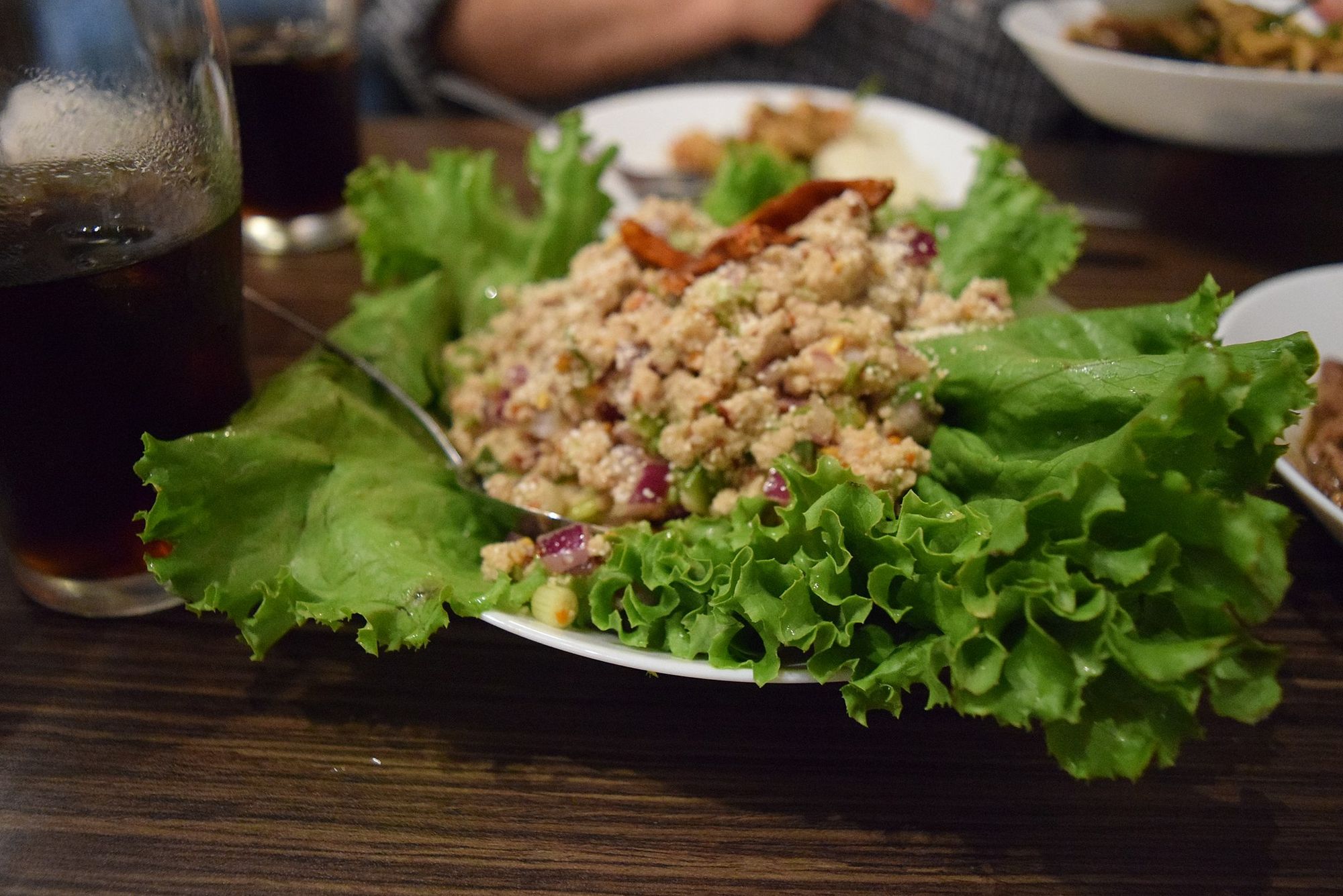 Larb Gai Cómo preparar esta deliciosa ensalada tailandesa de pollo