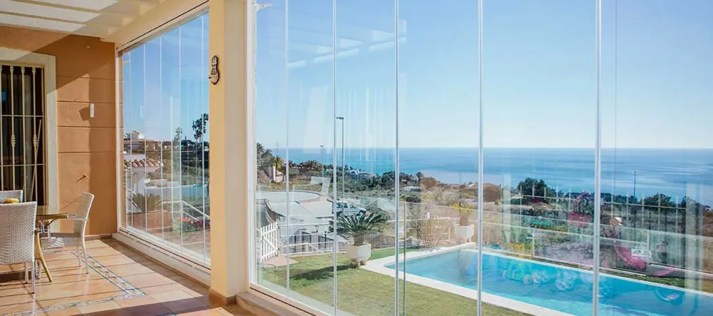 Cortinas de cristal en una casa