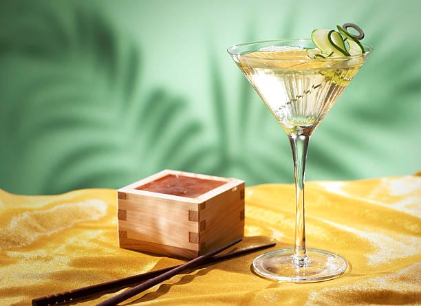 Delicioso cóctel de sake y pomelo
