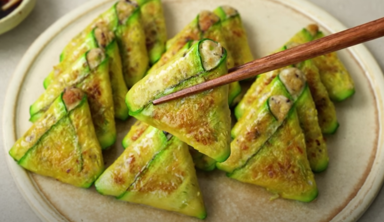 Tortitas triangulares de calabacín y tofu