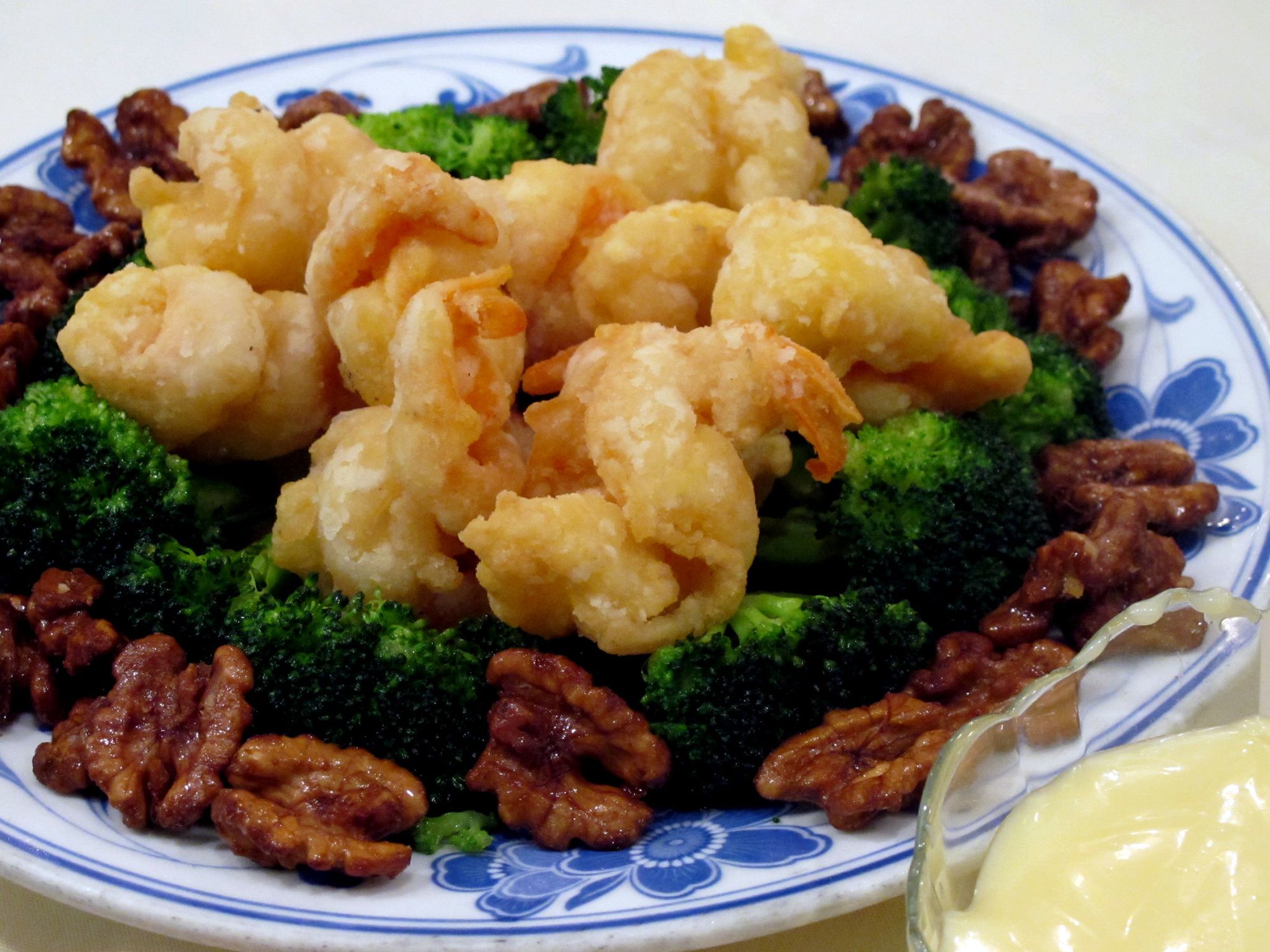 Cómo hacer Gambas crujientes con miel y nueces, una receta oriental deliciosa y fácil
