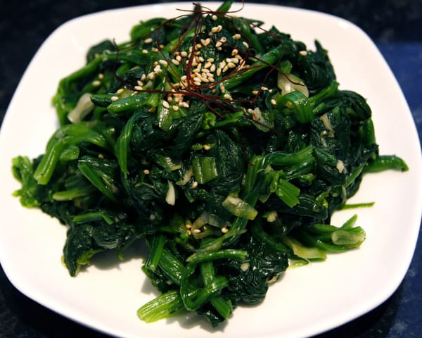 Plato de espinaca con Doenjang