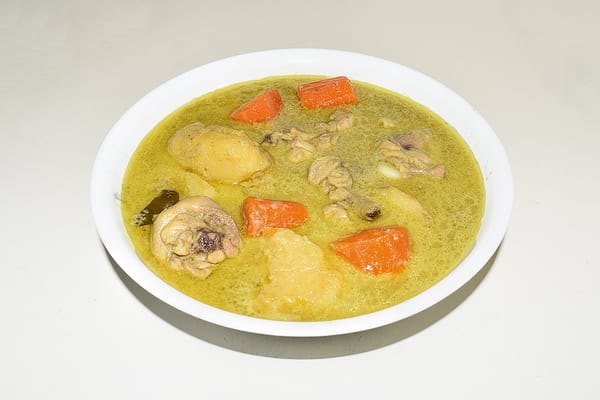 Opor Ayam, pollo con leche de coco al estilo indonesio