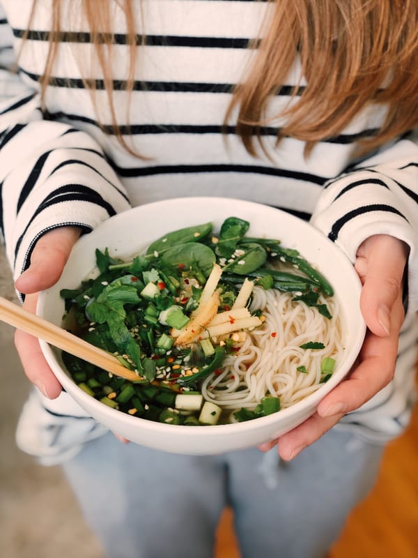 Cuenco de Pho vegetariano