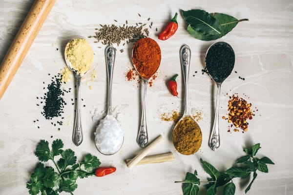 Los 10 Ingredientes esenciales para cocinar tailandés auténtico en casa