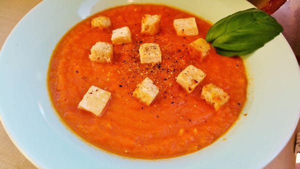 Sopa de tomate y tofu