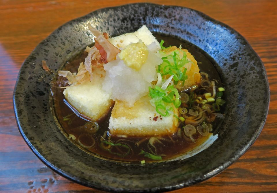 Cómo hacer Agedashi Tofu: receta japonesa fácil y deliciosa con salsa de dashi y jengibre rallado