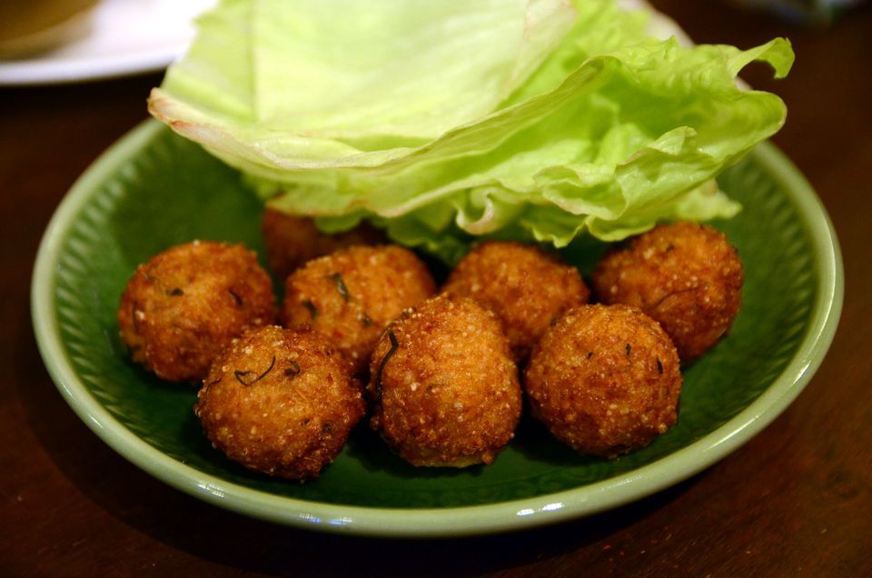 Bolas de arroz fritas