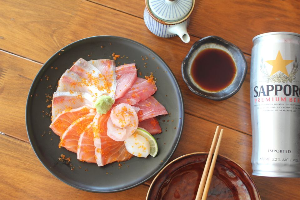 Sashimi de salmón marinado en soja