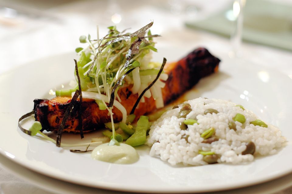 Salmón a la brasa con wasabi y soja