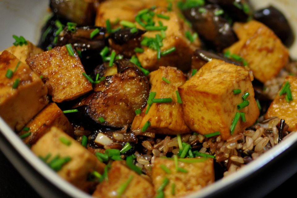 Berenjena picante con tofu 