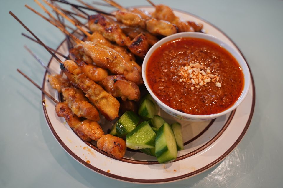 Pollo satay al estilo tailandés