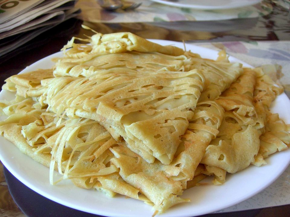 Roti jala: crepes malayos con forma de encaje