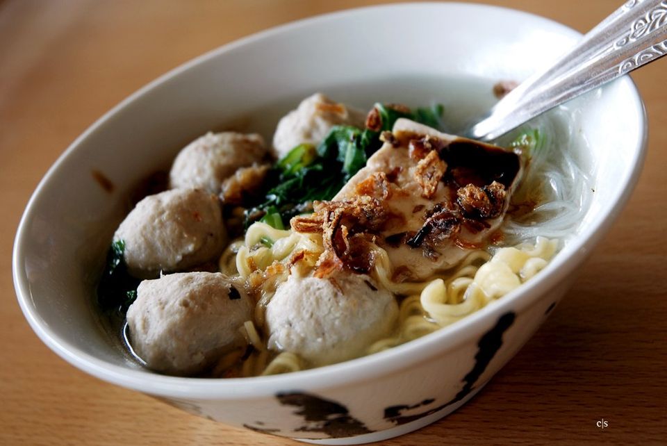 Cómo hacer Bakso, la sopa de albóndigas y fideos de Indonesia