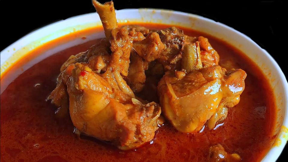 Cómo hacer Kari ayam, el curry de pollo con leche de coco y especias