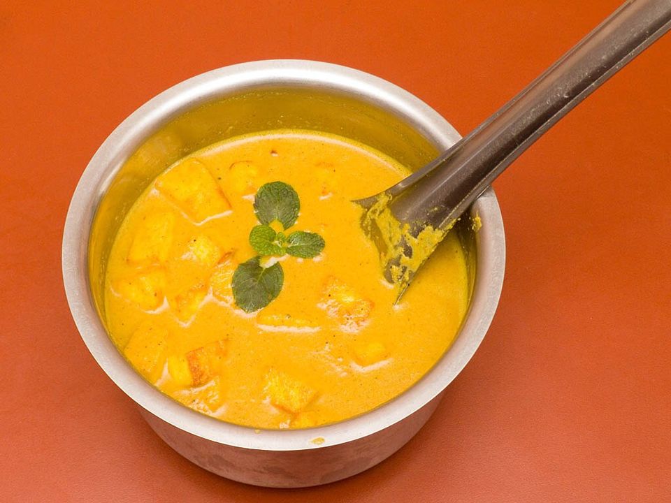 Shahi paneer casero, la receta mogola de queso con salsa cremosa