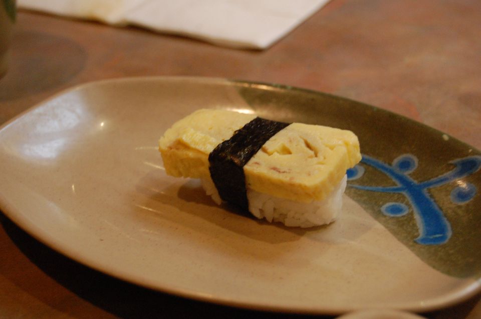 Tamago nigiri japonés