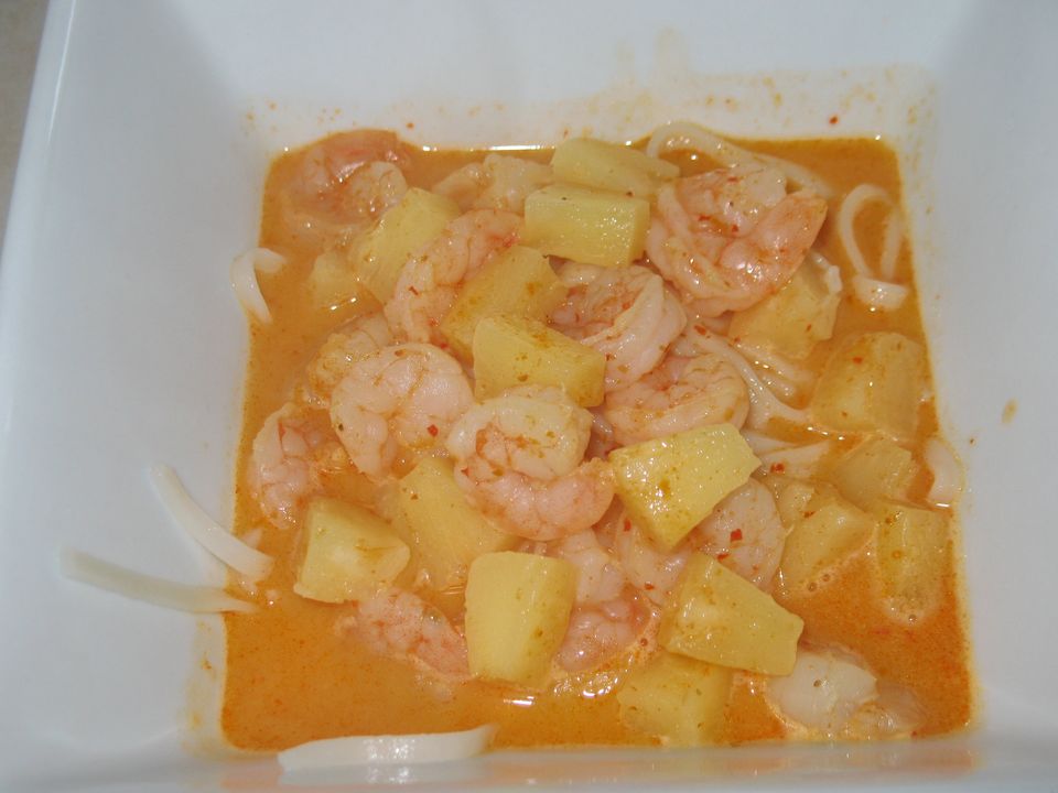 Curry de gambas y piña al estilo tailandés