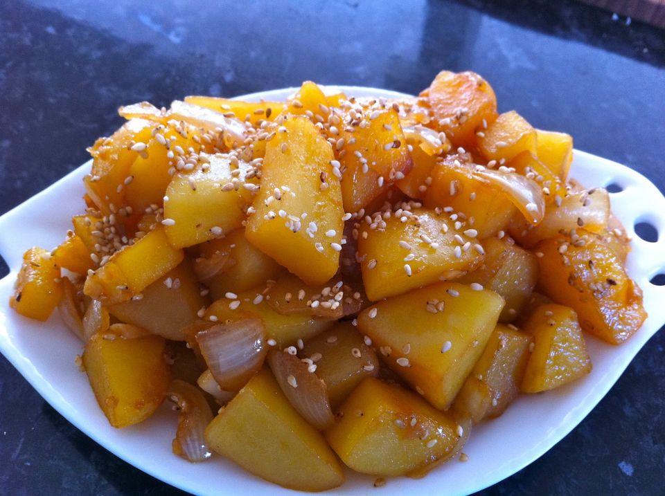 gamja jorim, una deliciosa guarnición coreana de patatas estofadas