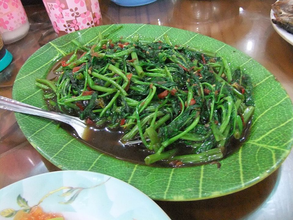 Cah Kangkung: deliciosa espinaca de agua salteada