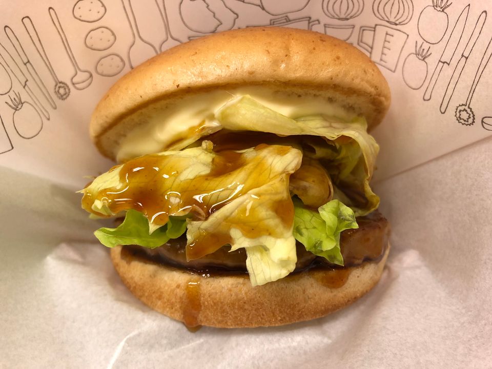 Hamburguesa teriyaki casera y deliciosa