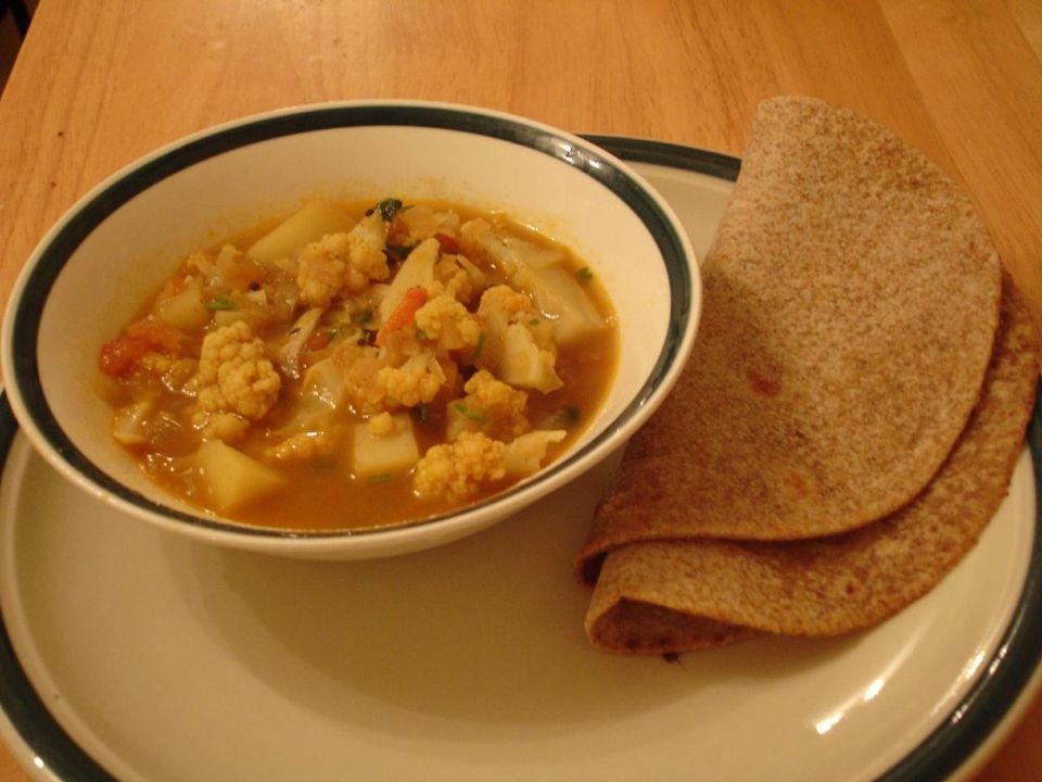 Curry de coliflor y patatas al estilo indio