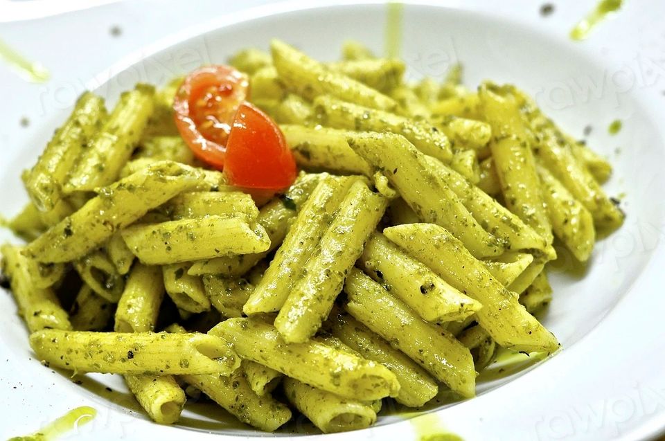 Pasta con pesto y shiso, una receta oriental fácil y deliciosa