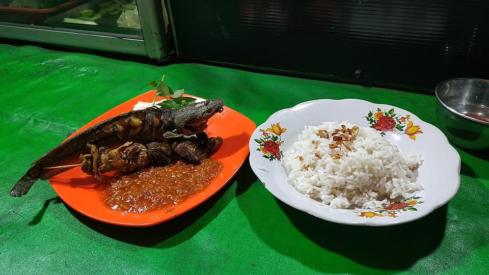 Pecel Lele: pescado frito al estilo indonesio