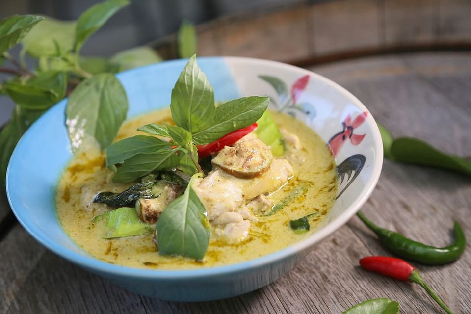 Curry verde tailandés con pollo y judías verdes