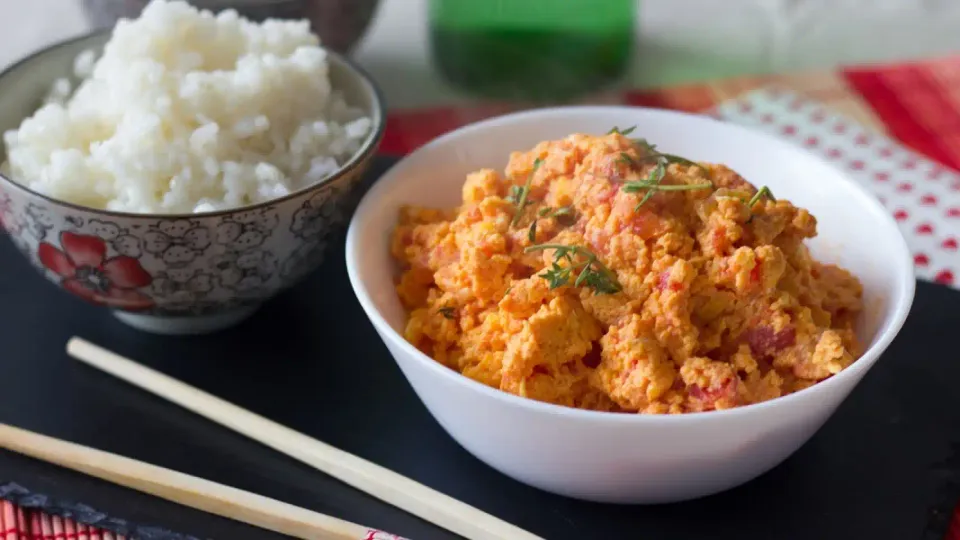 Huevos revueltos con tomate al estilo Chino