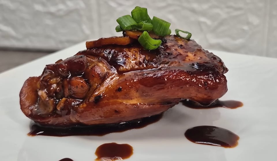 Pollo umami con soja y jengibre